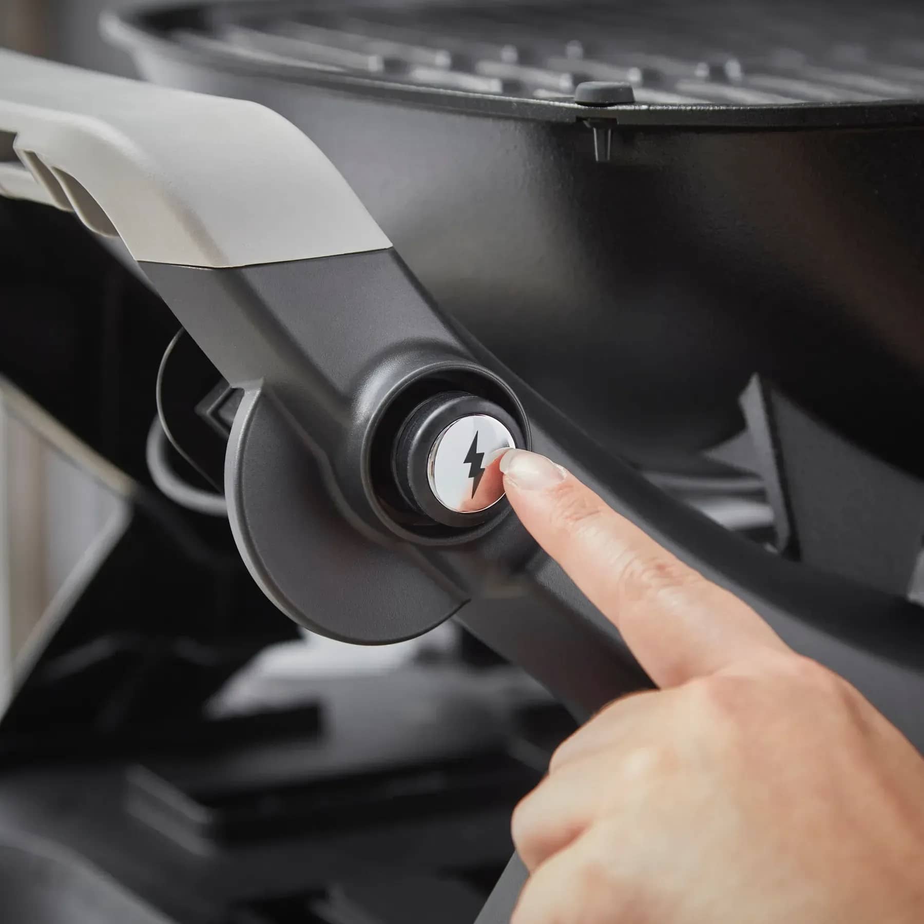 Газовий гриль Weber Q1200N з підставкою і електричним підпалом Газовий гриль Weber Q1200N з підставкою і електричним підпалом