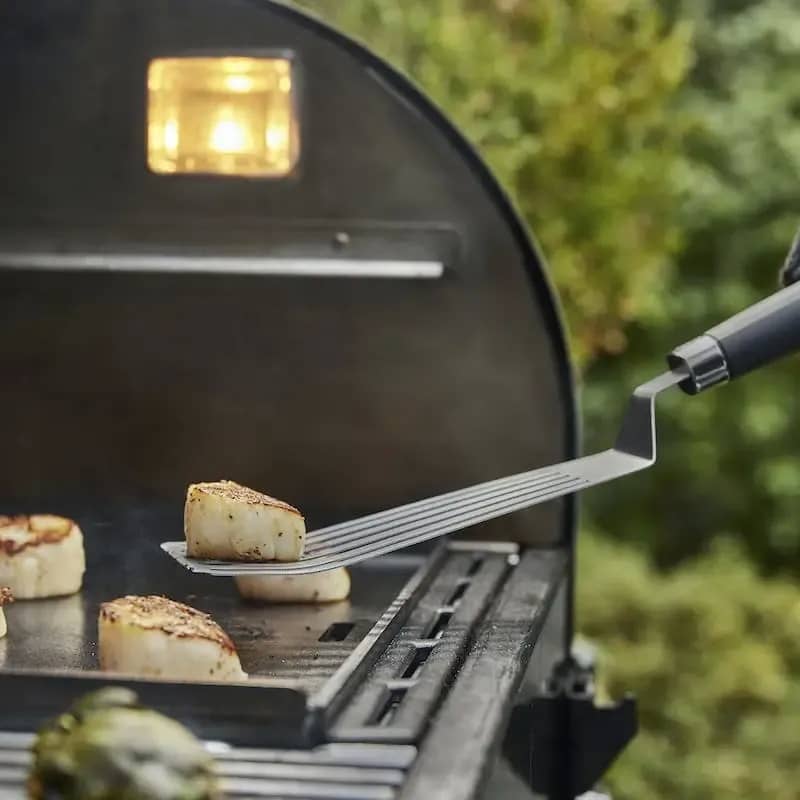 Лопатка Weber для овочів та риби на грилі Лопатка Weber для овочів та риби на грилі