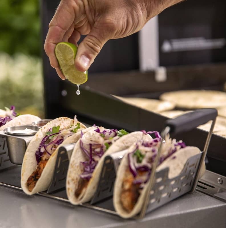 Підставка Weber для приготування та подачі тако Підставка Weber для приготування та подачі тако