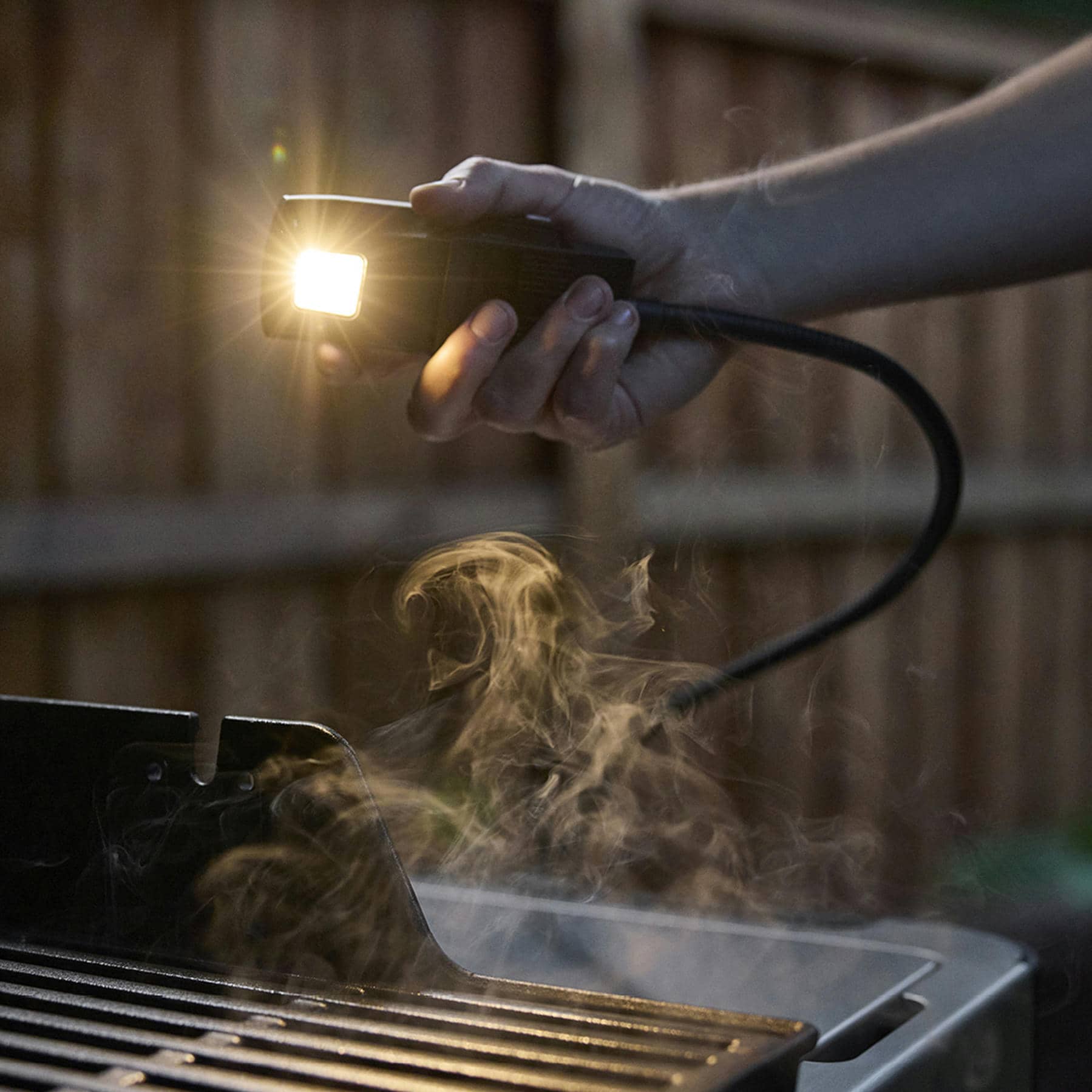LED-ліхтар Weber Works із гнучкою ніжкою LED-ліхтар Weber Works із гнучкою ніжкою