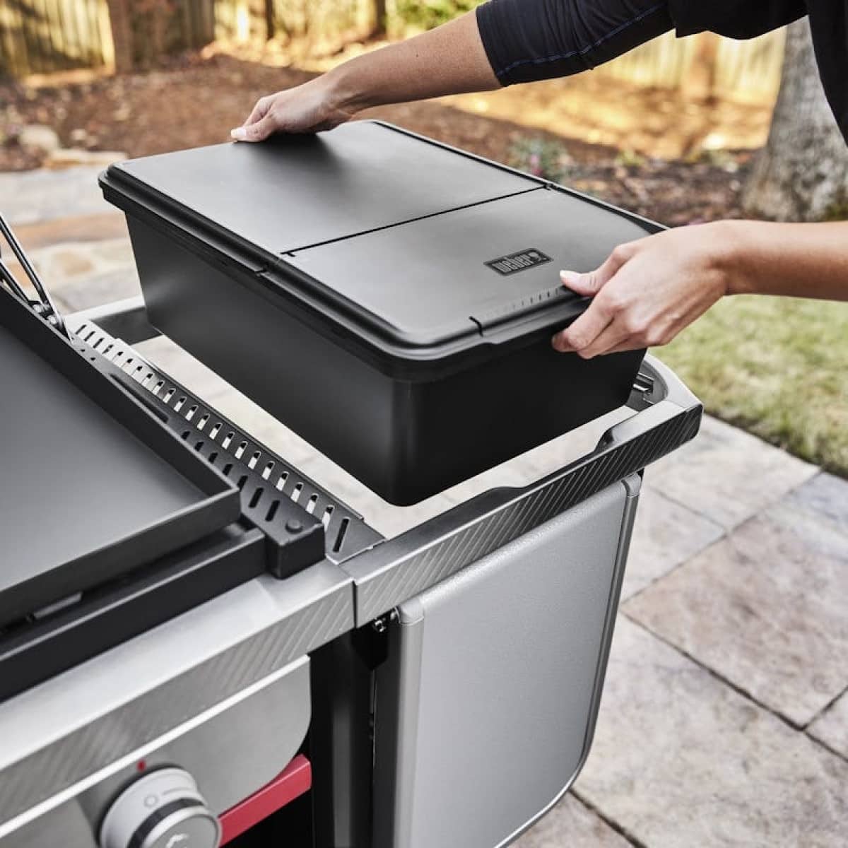 Контейнер Weber Slate із водозахисною кришкою для гриля Контейнер Weber Slate із водозахисною кришкою для гриля
