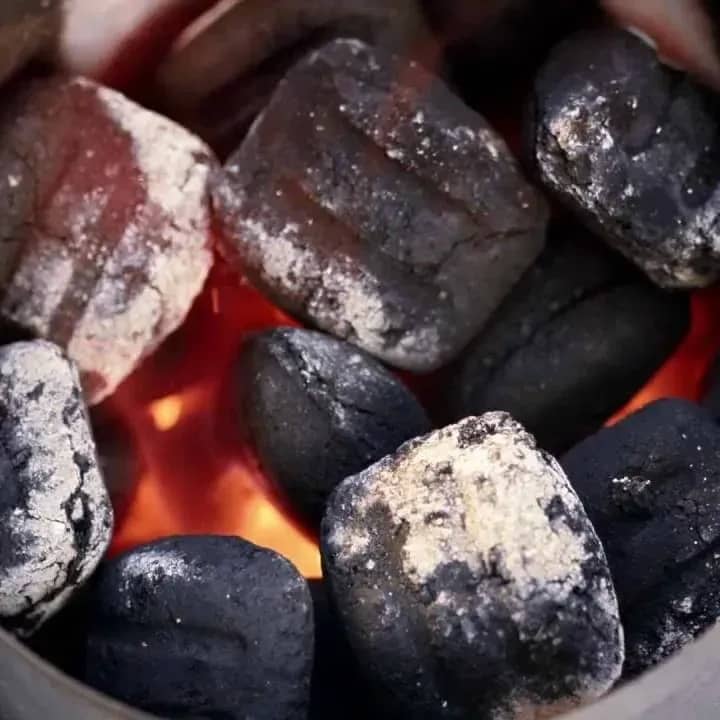 Брикети вугільні Weber 4 кг зі стабільним горінням Брикети вугільні Weber 4 кг зі стабільним горінням