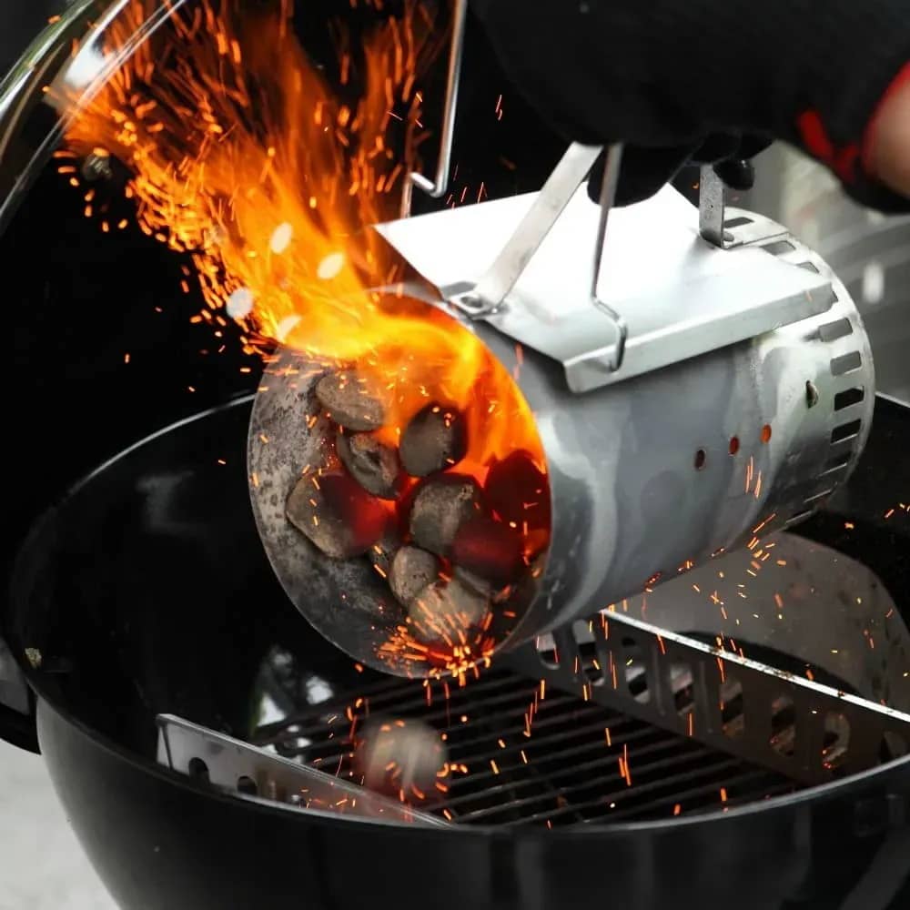 Розпал брикетів Weber у стартері Розпал брикетів Weber у стартері