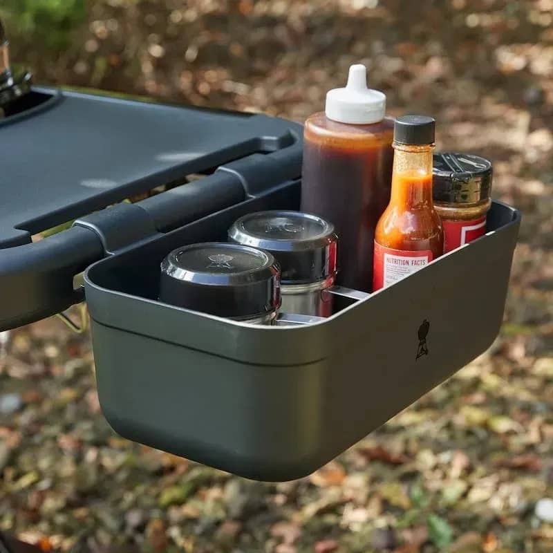 Газовий гриль Weber Traveler LP Stealth Edition чорний із боковим столиком для аксесуарів Газовий гриль Weber Traveler LP Stealth Edition чорний із боковим столиком для аксесуарів